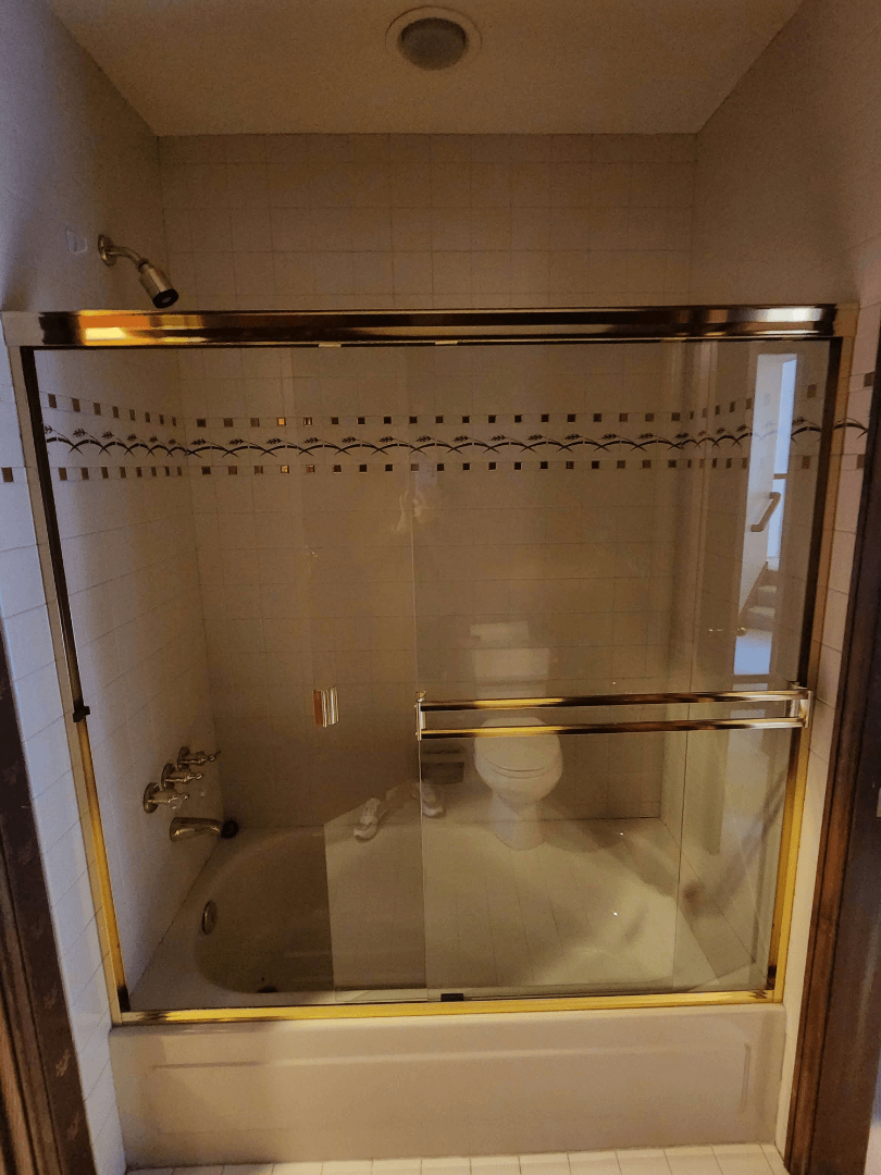 Lakemont House Guest Bathroom Before